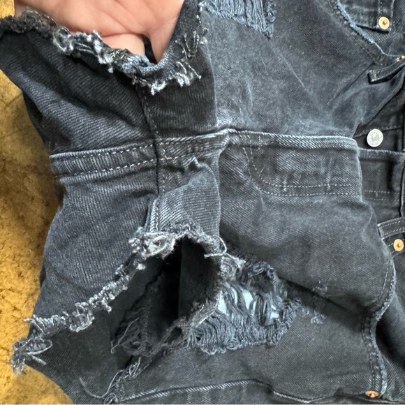 Size 30 Levi's Black Distressed Jean Shorts - Picture 9 of 11
